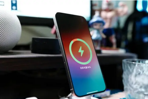 德阳苹果15换屏服务分享用什么充电器给iPhone15充电更好 